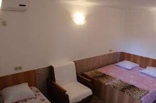 Гостевой дом Guest House Flora Гагра Бюджетный трехместный номер-4
