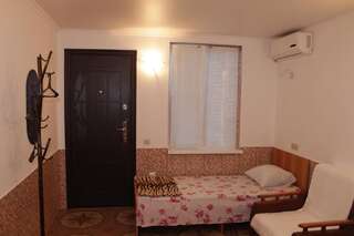 Гостевой дом Guest House Flora Гагра Бюджетный трехместный номер-5