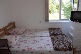 Гостевой дом Guest House Flora Гагра Улучшенный двухместный номер с 2 отдельными кроватями-6