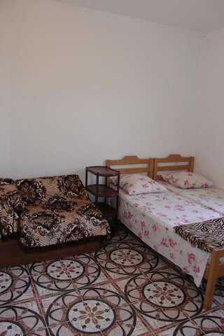 Гостевой дом Guest House Flora Гагра Улучшенный двухместный номер с 2 отдельными кроватями-8